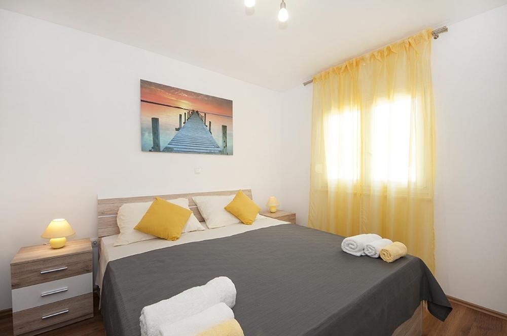 Apartment In Kastel Luksic With Balcony, Air Conditioning, W-Lan, Washing Machine 5107-1 Kaštela Εξωτερικό φωτογραφία